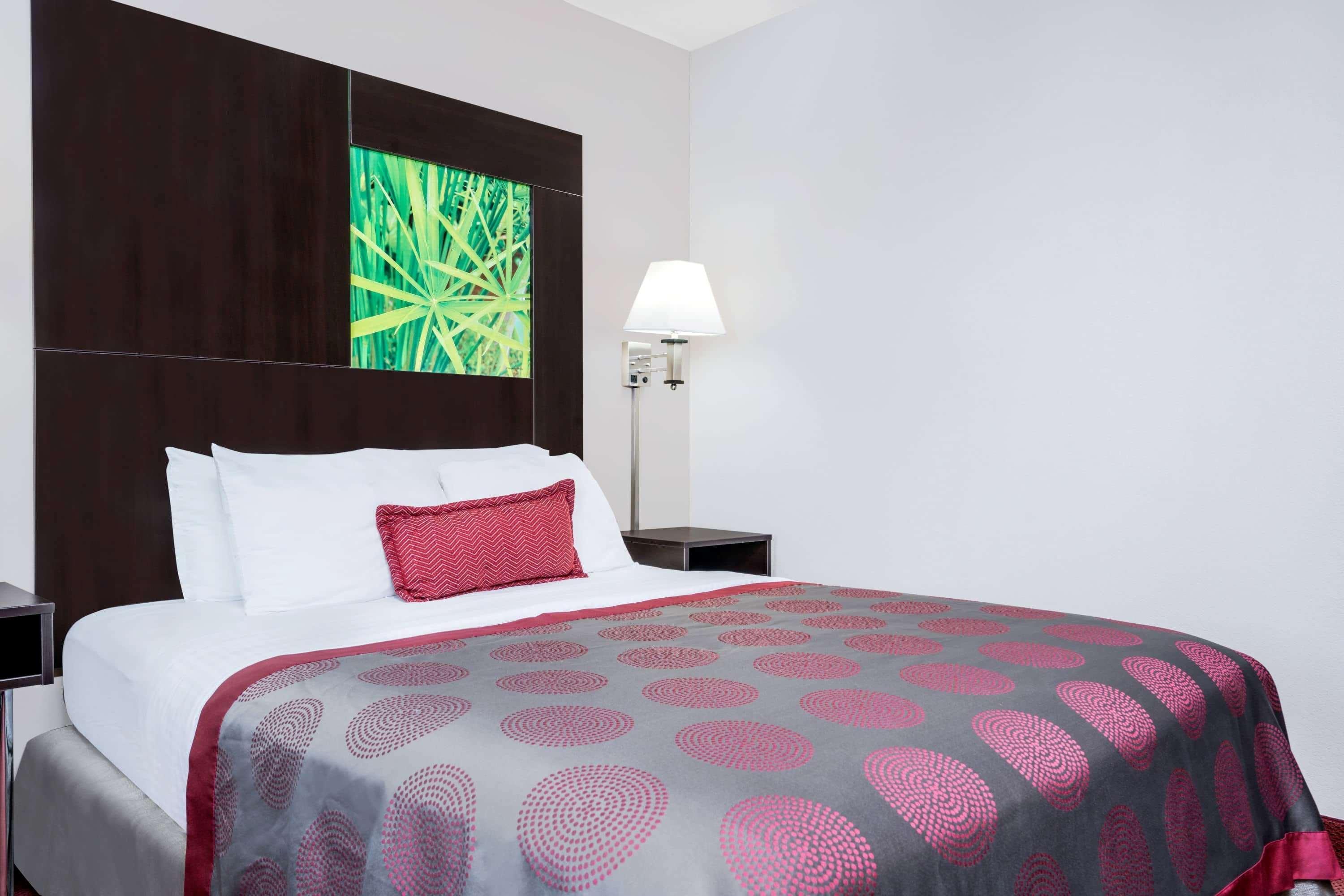 Ramada By Wyndham Minneapolis Golden Valley Exterior photo