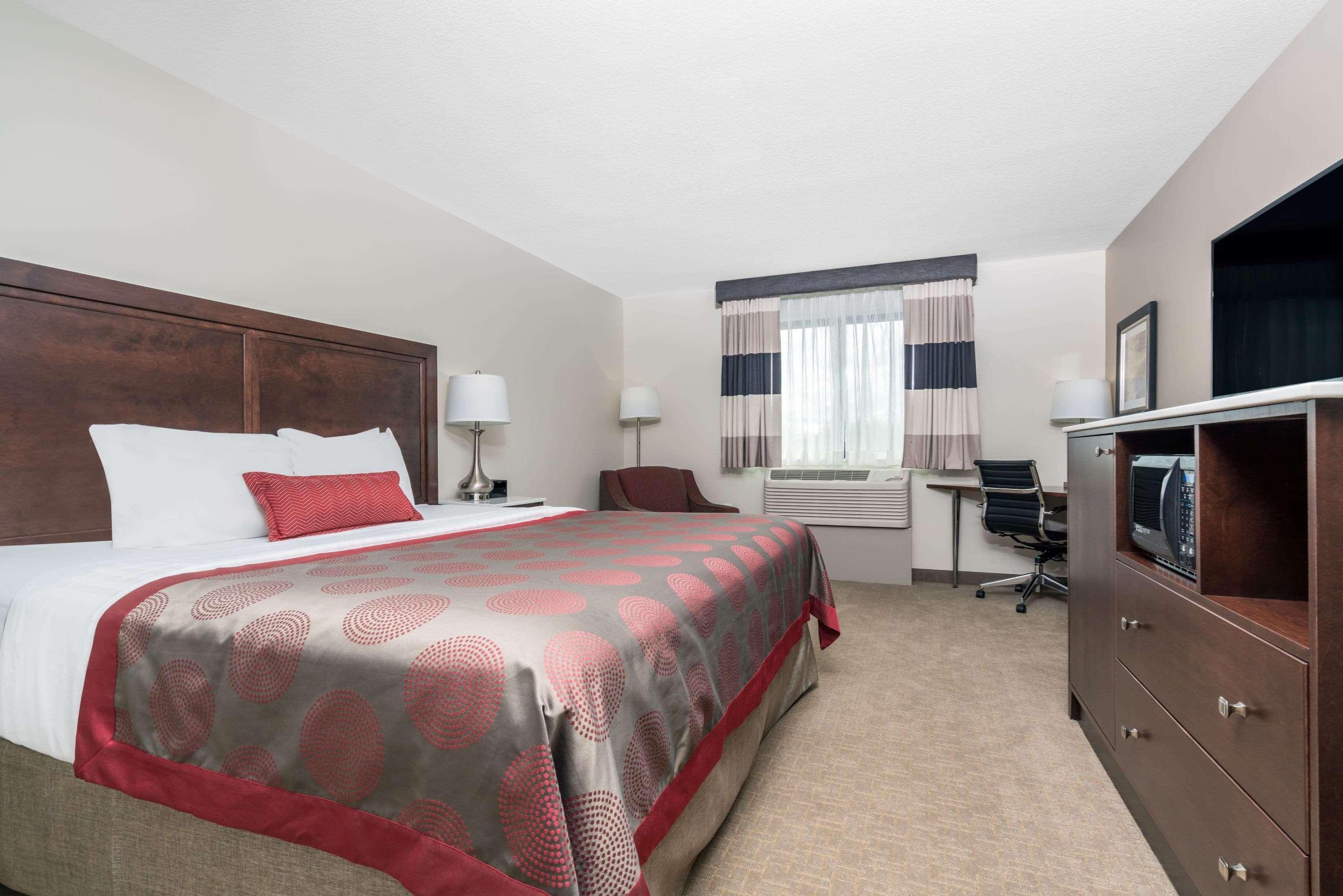 Ramada By Wyndham Minneapolis Golden Valley Exterior photo