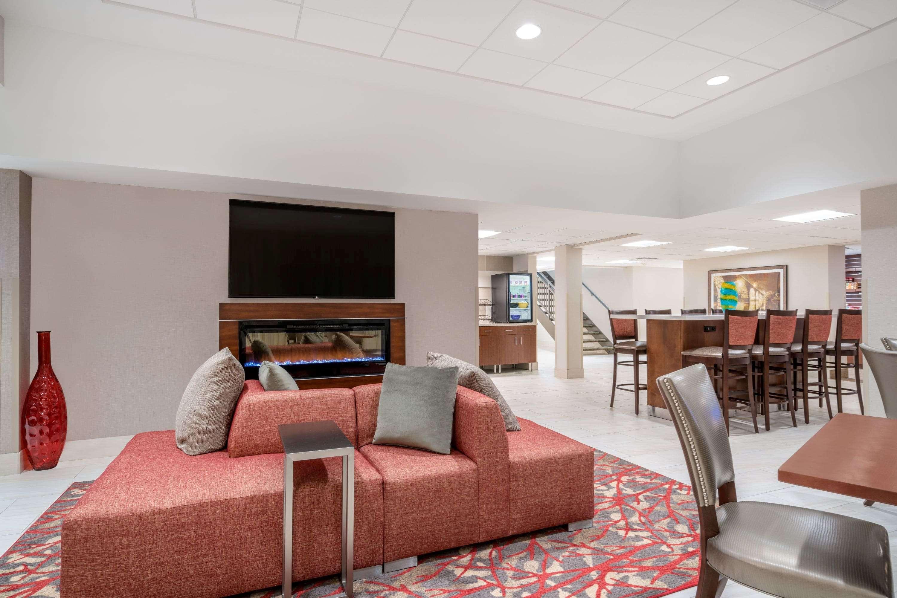 Ramada By Wyndham Minneapolis Golden Valley Exterior photo