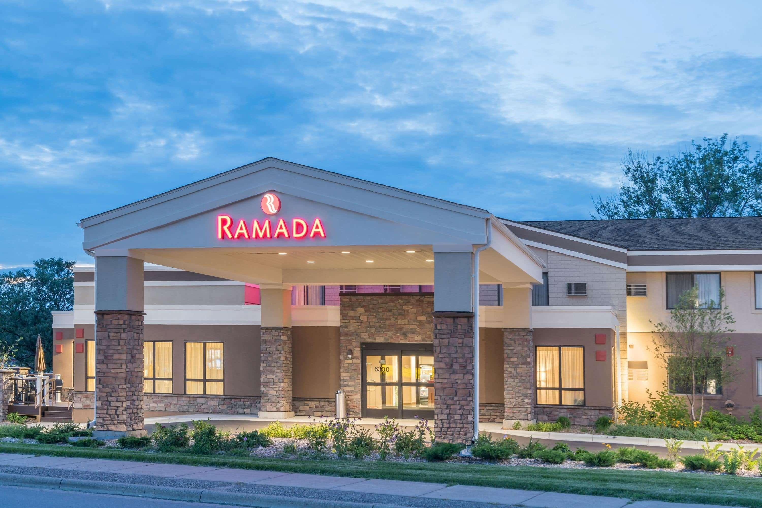 Ramada By Wyndham Minneapolis Golden Valley Exterior photo