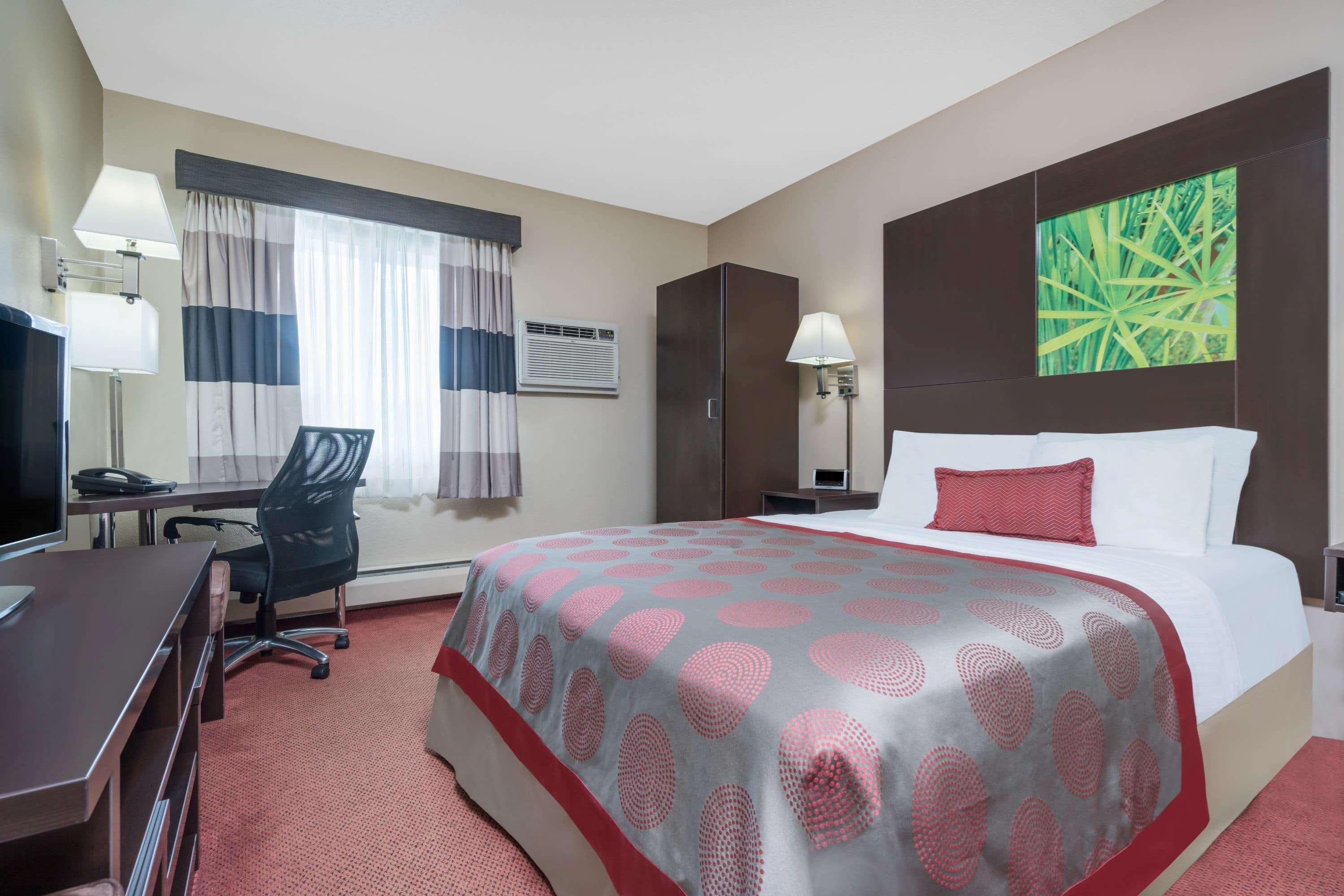 Ramada By Wyndham Minneapolis Golden Valley Exterior photo