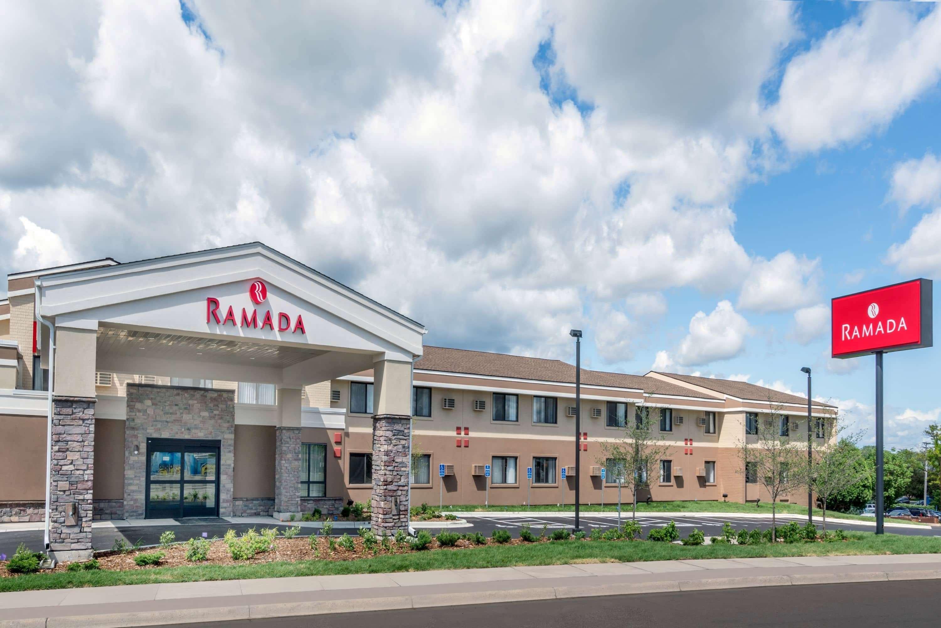 Ramada By Wyndham Minneapolis Golden Valley Exterior photo
