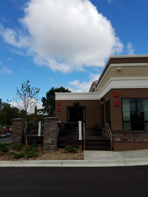 Ramada By Wyndham Minneapolis Golden Valley Exterior photo