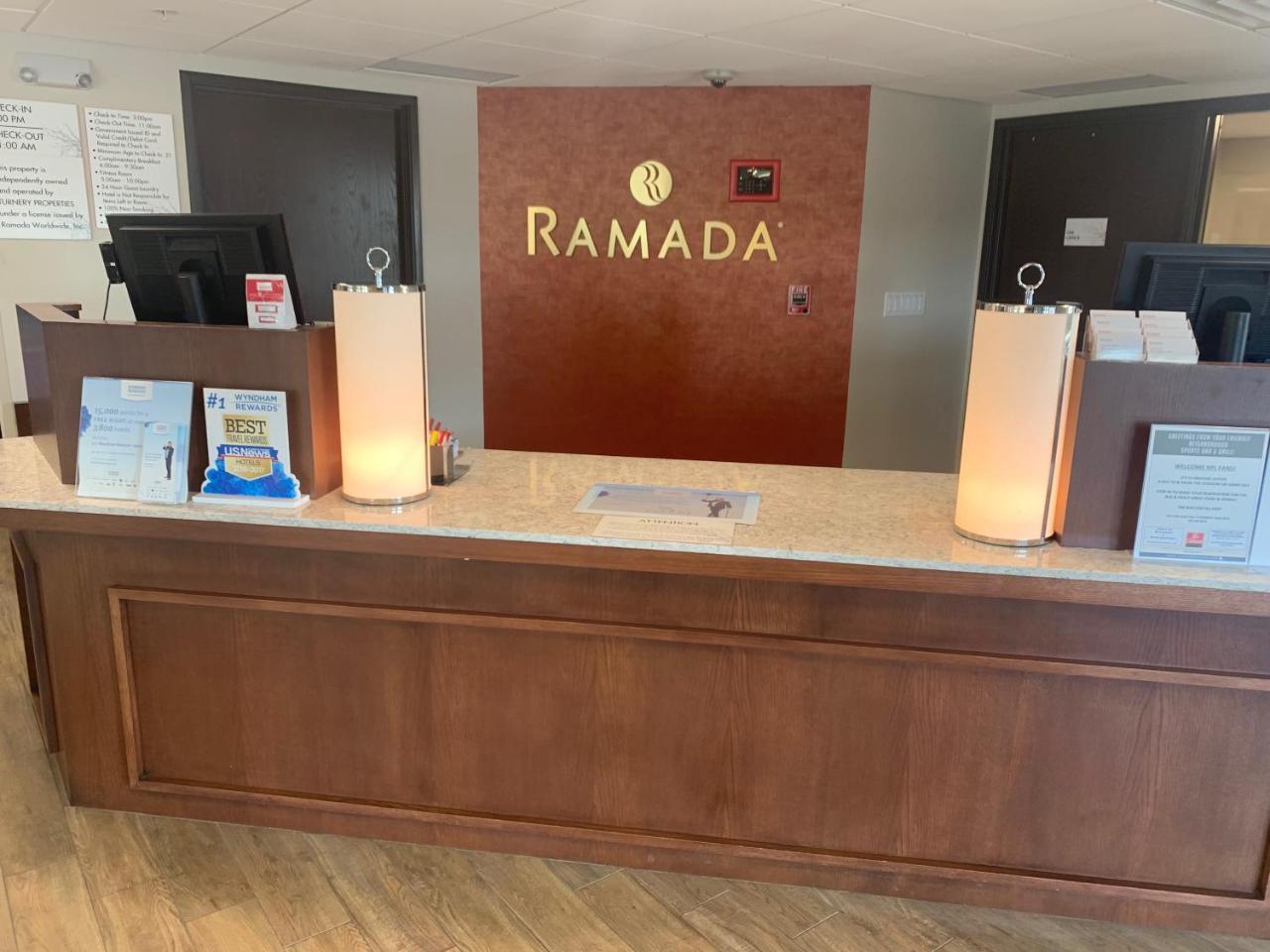 Ramada By Wyndham Minneapolis Golden Valley Exterior photo