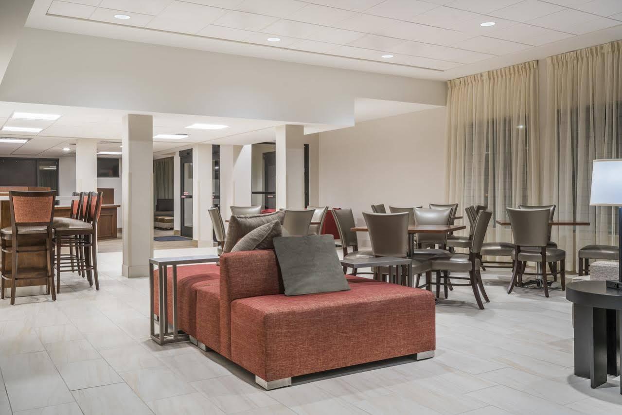 Ramada By Wyndham Minneapolis Golden Valley Exterior photo